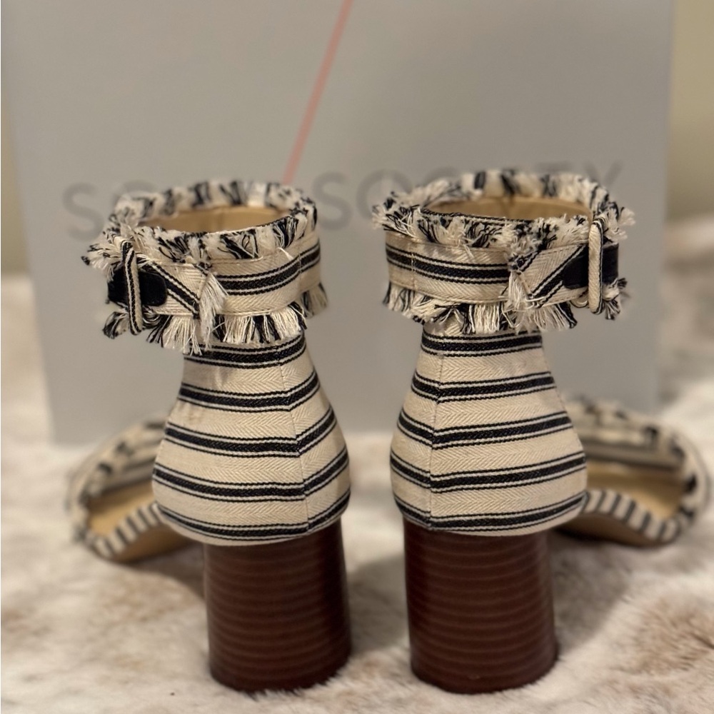 Sole Society SO-Helgah Fringe detailed Ankle Strap Sandal Size 7.5 - Picture 5 of 7